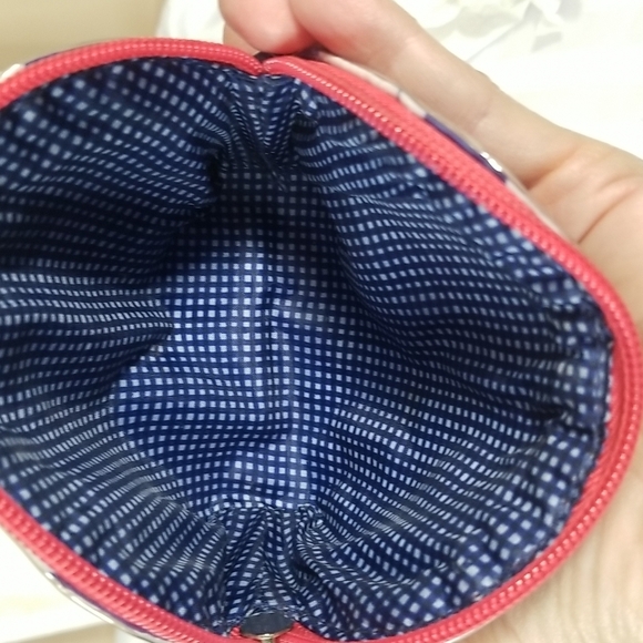 COSMETIC CASE SMALL WITH" KISS AND MAKEUP ON FRONT - Picture 6 of 8